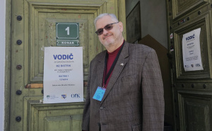 Crishock obišao biračka mjesta u BiH: Pozvao građane da iskoriste svoje pravo