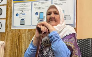 Obavila svoju građansku dužnost: Nana Fata Orlović u 84. godini izašla na izbore