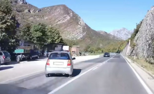 Opasna vožnja u Hercegovini: U posljednji čas izbjegnuta saobraćajna nesreća na M-17