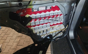 Državljaninu BiH na granici sa Hrvatskom oduzet automobil i 29.600 cigareta