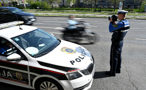 Imao 17.000 KM neplaćenih kazni, vozio bez dozvole: Policija mu oduzela automobil u Trnovu