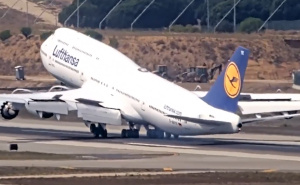 Dramatično slijetanje: Pogledajte kako je pilot brzim manevrom izbjegao katastrofu