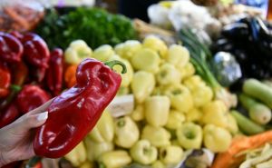 Paprika ostaje hrskava, a paradajz sos je pun okusa: Ovo je najbolji recept za lovačku salatu
