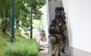 Akcija FUP-a u Sarajevu: Uhapšene dvije osobe, oduzeti snajperi i veća količina droge