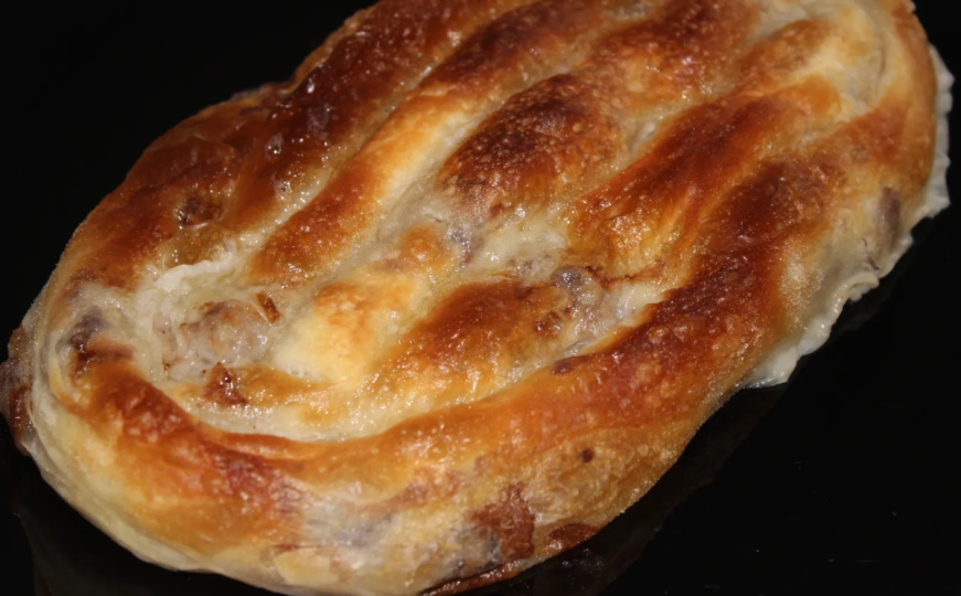 Kao iz buregdžinice: Recept za burek koji će osvojiti svačije srce