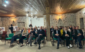 U Maglaju predstavljena knjiga Dragana Bursaća "Ubijte gada / Kill the Bastard"