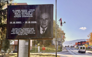 Sramotan bilbord: Uvredljive poruke upućene Aliji Izetbegoviću na ulazu u Lukavicu
