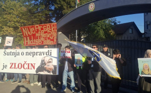 Protesti u Sarajevu zbog zabrane hidžaba u školama u Azerbejdžanu: "Hidžab nije prepreka za znanje"