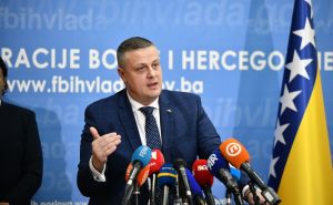 Mijatović odgovorio DF-u i SBiH-u: Vaš tata i šef je Bakir Izetbegović, čemu nervoza?