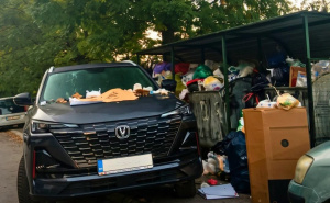 Bahati vozač automobilom blokirao pristup kontejnerima u centru Sarajeva: KJKP Rad uputio apel
