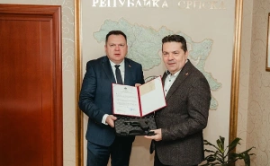"Glock 19" | Šta je htio ministar Budimir uručivanjem pištolja Stevandiću?