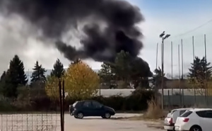 Požar u Sarajevu: Zapalio se autobus, vatrogasci na terenu