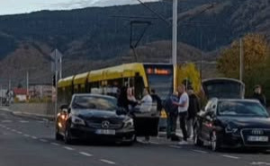 Prve fotografije sa mjesta nesreće u Sokolović Koloniji: Jedna osoba povrijeđena i prevezena na KUM