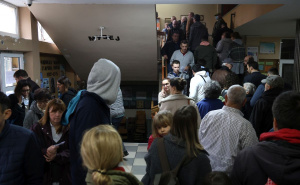 Srbija: Upad maskiranih muškaraca na glasačka mjesta, članica biračkog odbora dobila šamar
