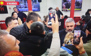 Građani Srbije upali u redakciju Informera, medija bliskog Vučiću: Sve se emituje uživo na TV-u