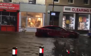 Snažna oluja pogodila dijelove Ujedinjenog Kraljevstva: Dvoje poginulih, domaćinstava bez struje