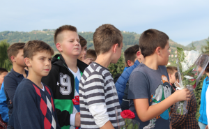  / Muk i tišinu presijecali su jecaji i plač: Na groblju Bare sahranjen dječak s Dobrinje, FOTO: Radiosarajevo.ba