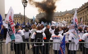  / Pariz: Protest blizu 10.000 policajaca zbog rasta nasilja u Francuskoj, FOTO: Anadolu Agency