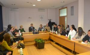  / Od ove školske godine pilot projekt uvođenja obaveze polaganje mature za učenike IV razreda, FOTO: Press KS