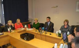  / Od ove školske godine pilot projekt uvođenja obaveze polaganje mature za učenike IV razreda, FOTO: Press KS