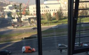  / Vozio suprotnom trakom u centru Sarajeva, parkirao i otišao..., FOTO: Čitatelj/Radiosarajevo.ba