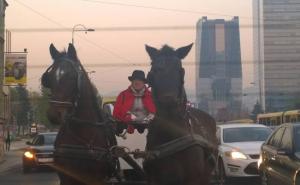  / Konj i kočinje usred sarajevske gužve, FOTO: Čitatelj/Radiosarajevo.ba