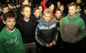  / Navijači dočekuju igrače Galatasaraya na sarajevskom aerodromu, FOTO: AA