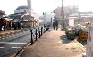  / Saniran trotoar preko puta tramvajskog stajališta Baščaršija