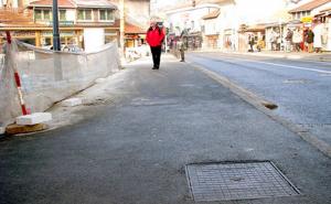  / Saniran trotoar preko puta tramvajskog stajališta Baščaršija