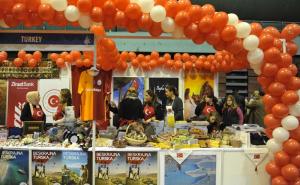  / Počeo zimski Diplomatski bazar u Sarajevu: Veliki izbor hrane, odjeće, ručnih radova..., FOTO: AA