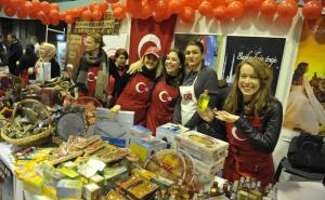  / Počeo zimski Diplomatski bazar u Sarajevu: Veliki izbor hrane, odjeće, ručnih radova..., FOTO: AA