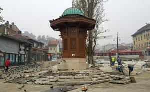  / Postavljene klupe na Baščaršijskom trgu, FOTO: Starigrad.ba