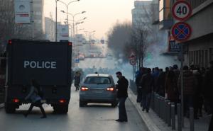  / Kosovska policija: Uhapšena dva poslanika i tri nasilna demonstranta, FOTO: AA