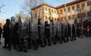  / Kosovska policija: Uhapšena dva poslanika i tri nasilna demonstranta, FOTO: AA