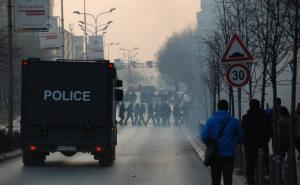  / Kosovska policija: Uhapšena dva poslanika i tri nasilna demonstranta, FOTO: AA