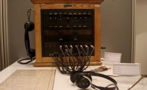  / Izložba telefona: Od statusnog simbola do predmeta svakodnevne upotrebe, FOTO: AA