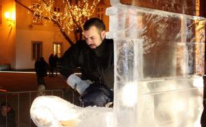  / Novogodišnja čarolija u Zagrebu: Ledene skulpture privlače brojne posjetitelje, FOTO: AA