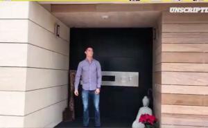  / Statua Bude na ulaznim vratima