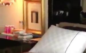  / Bočice u roze boji pored kreveta