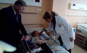  / Grad Sarajevo podijelio novogodišnji paketići za najmlađe sugrađane, FOTO: Sarajevo.ba