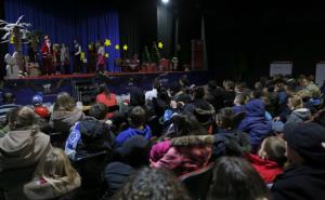  / 'Nijedno dijete bez paketića': Druženje s Djeda Mrazom i uživanje u novogodišnjoj predstavi, FOTO: AA
