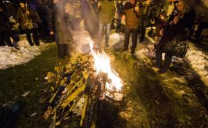  / U Zenici svetom liturgijom i paljenjem badnjaka obilježeno Badnje veče i dolazak Božića, FOTO: AA