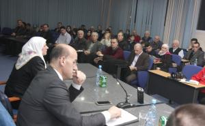  / Tribina u Tuzli: 'Posljednji put da se Dan RS-a obilježava 9. januara', FOTO: AA