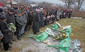  / Četiri sestre Ribić ukopane pored svojih ubijenih roditelja, FOTO: Anadolu Agency