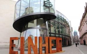  / EINHEIT=JEDINSTVO – natpis ispred Muzeja istorije u Berlinu