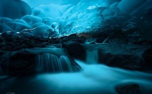 Boredpanda / Ledene pećine, Aljaska