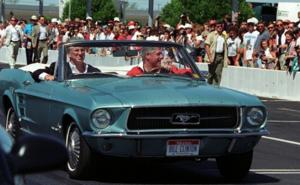  / 4. Bill Clinton: Ford Mustang