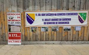  / Džemat Paris / Plakati Srebrenice na trgu Trocadero