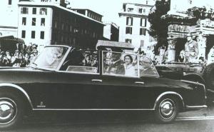  / Kraljica Elizabeta II u Rimu 1961. (Lancia Flaminia Presidenziale) 
