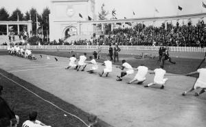 Vanityfair.com / Povlačenje konopca je bila olimpijska disciplina od 1900. do 1920.